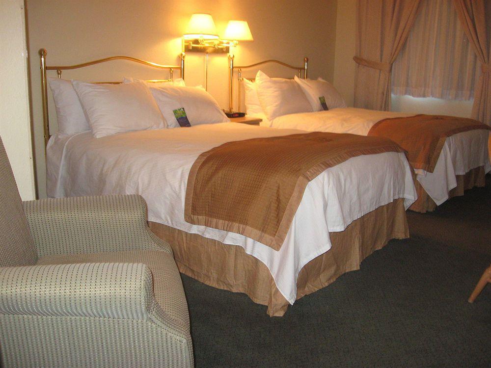 Holiday Inn Express Hotel & Suites Uptown Fredericton By Ihg Exterior foto